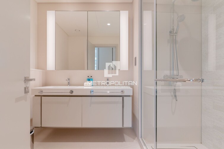 EMAAR Beachfront Apartment for Sale, Dubai Harbour, Dubai