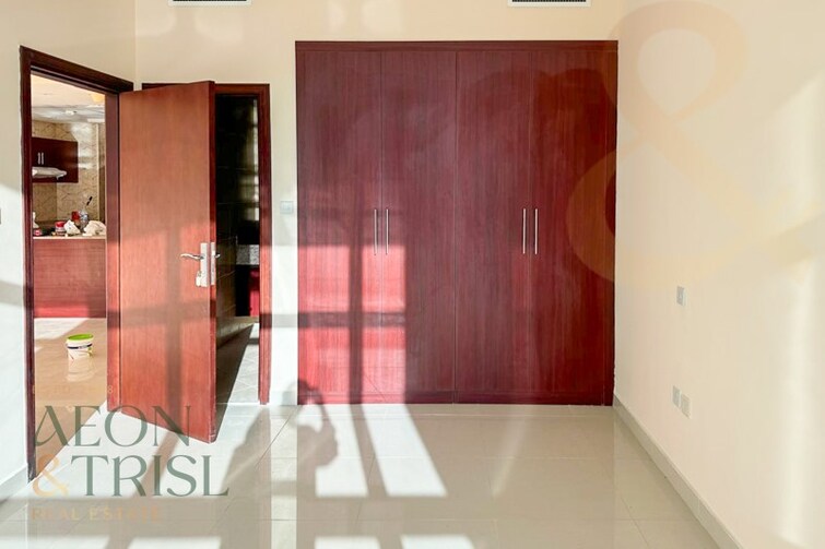 Oasis Tower 1 Apartment for Rent, Dubai Sports City, Dubai