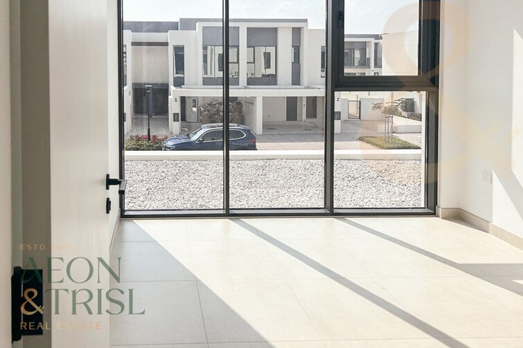 Shams Townhouses Townhouse for Rent, Town Square, Dubai