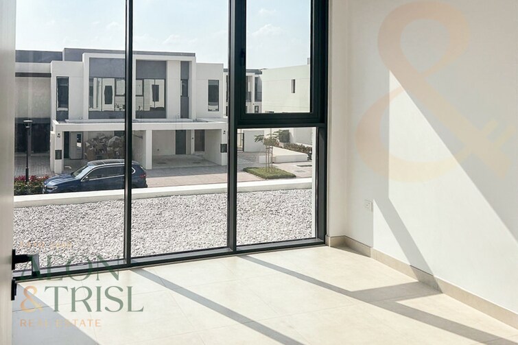 Shams Townhouses Townhouse for Rent, Town Square, Dubai