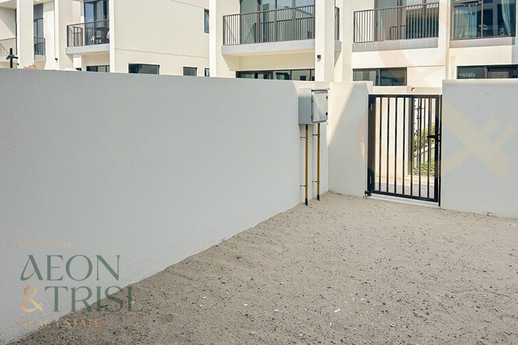 Shams Townhouses Townhouse for Rent, Town Square, Dubai