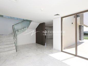 6 BR Villa For Sale in Redwoods