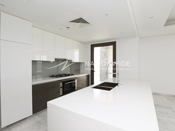 6 BR Villa For Sale in Redwoods