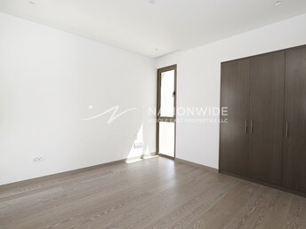 6 BR Villa For Sale in Redwoods