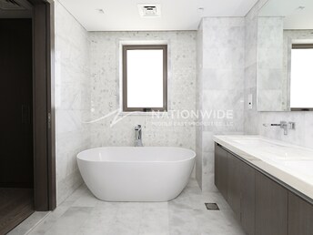 6 BR Villa For Sale in Redwoods