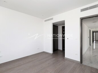 6 BR Villa For Sale in Redwoods