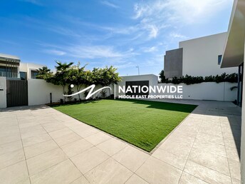 6 BR Villa For Sale in Redwoods